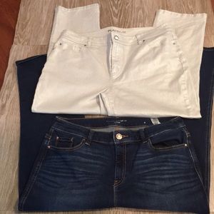 2 Pair Chico’s Crop 5 Pocket Sz 1.5 pants